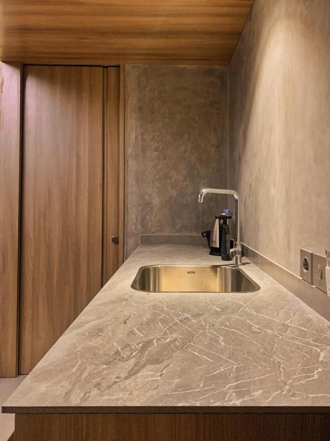 Nostoi Hotel Джакарта Екстериор снимка