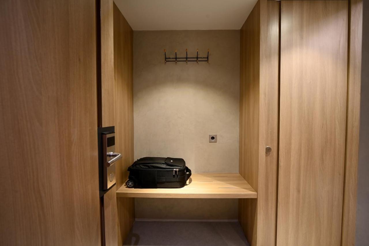 Nostoi Hotel Джакарта Екстериор снимка